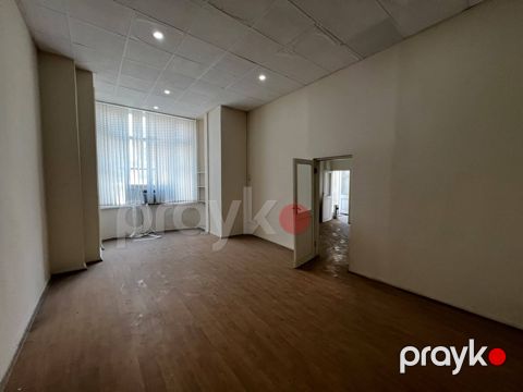 Satılır 4 otaqlı köhnə tikili 200 m² — Bakı