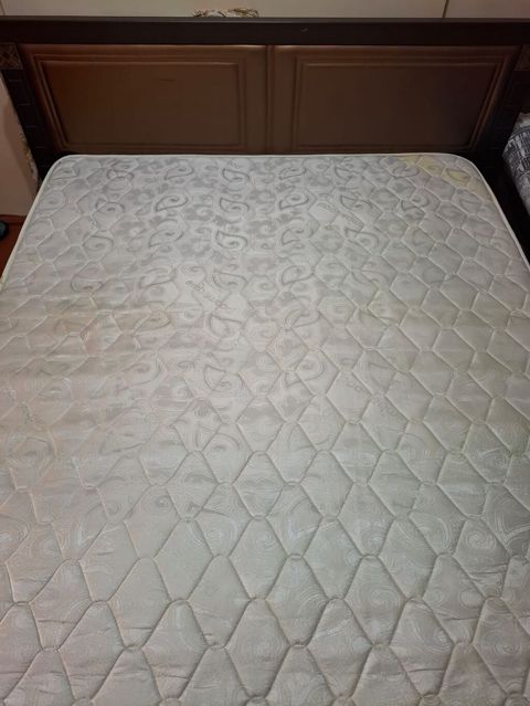 Taxd 120 azn az işlənib əla vəzyətdədi Unvan yasamal rayon hezi — Beds