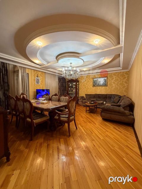 Satılır 5 otaqlı köhnə tikili 130 m² — Bakı