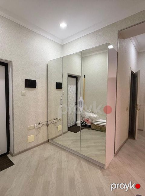 Dəhliz dolabı satılır 250₼. ölçü dəqiq deyil. Problemi yoxdur. Ünvan — Mehdiabad