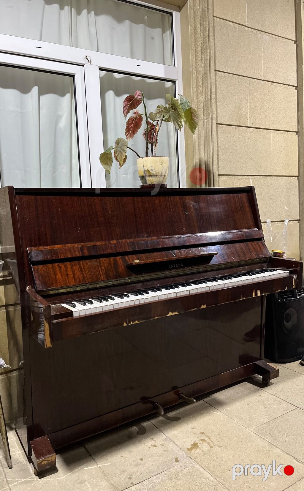 Upright piano – “Ukraina” markası (klaviatura qapağında — Pianino və digər klaviş alətləri, Masazır (3)
