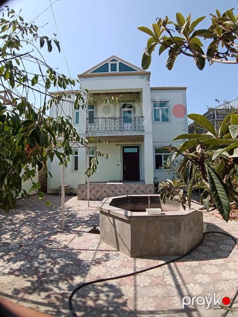Həyət evi, Binə qəs — Bakı