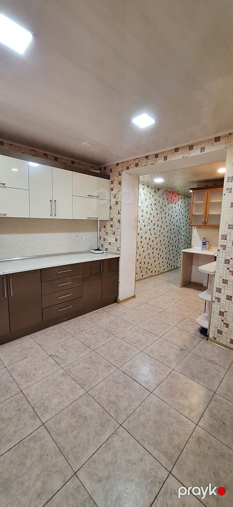Satılır 3 otaqlı köhnə tikili 115 m² — Bakı