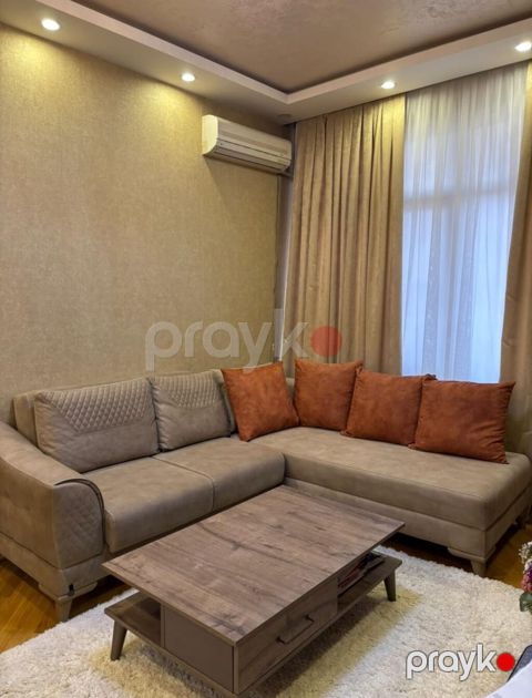 Künc divan, İşlənmiş — Bakı