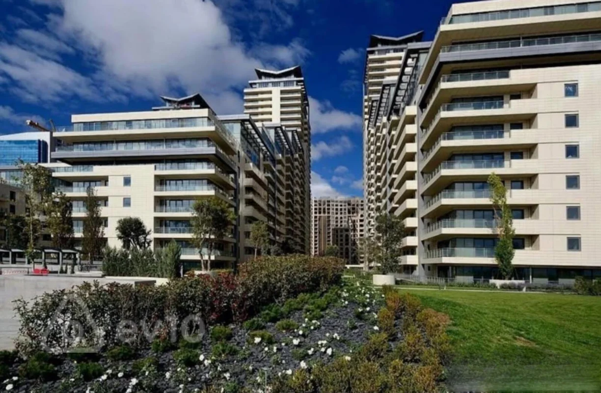 4 otaqlı mənzil, 178 m², Neftciler Pr — Bakı