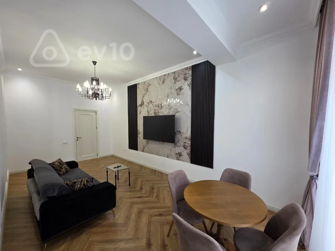 2 otaqlı mənzil, 110 m², Ceyhunbəy Hacıbəyli Küçəsi — kirayə — Bakı