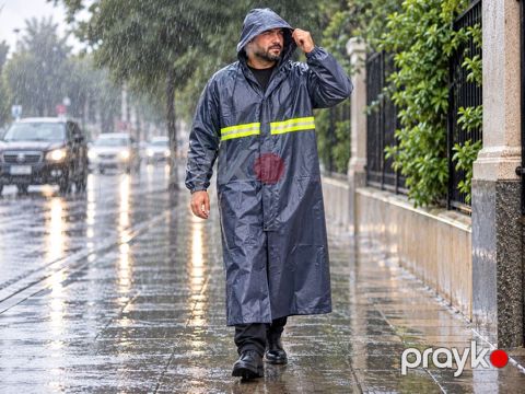Yağmurluq yağışlıq Uzun kapüşonlu yağış plaşı Su keçirməyən yağış — Bakı