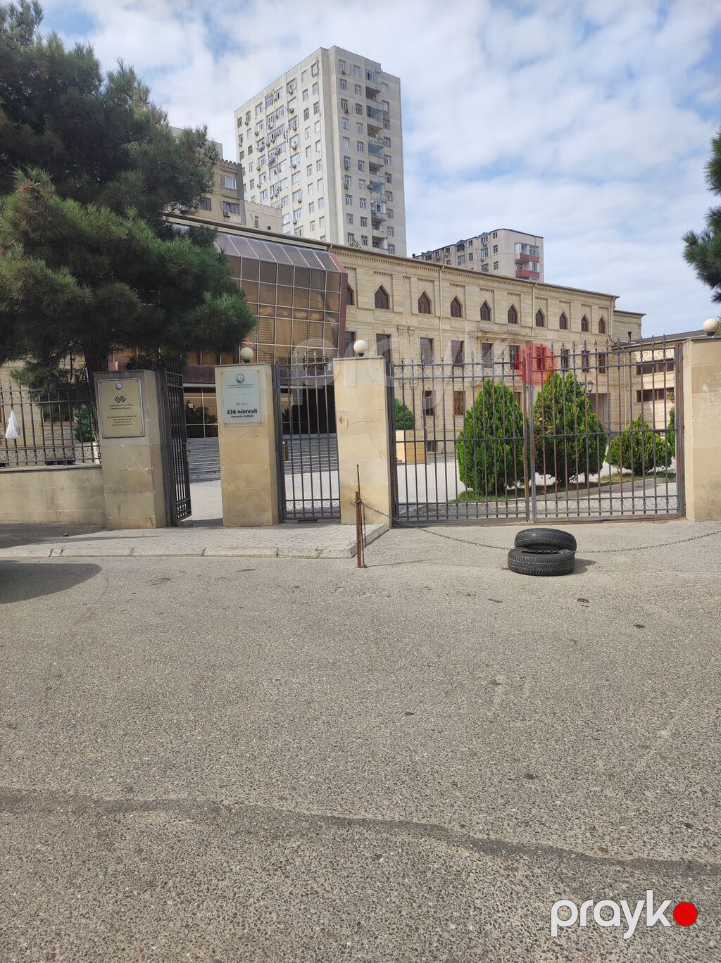 Ünvan olaraq Yeni Yasamal, İnşaatçılar metrosuna yaxın yerdədi.Evin — Mənzil, Bakı (3)