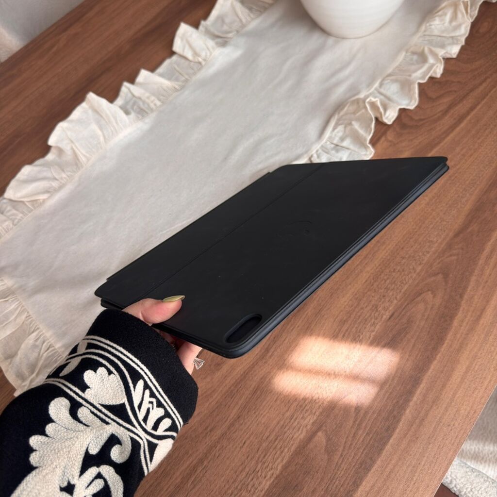 İpad Air 13inch. Ölçüsüne uyğun Magic keyboard. Resmi satış yerinden — Planshet aksesuarları, Bakı (3)