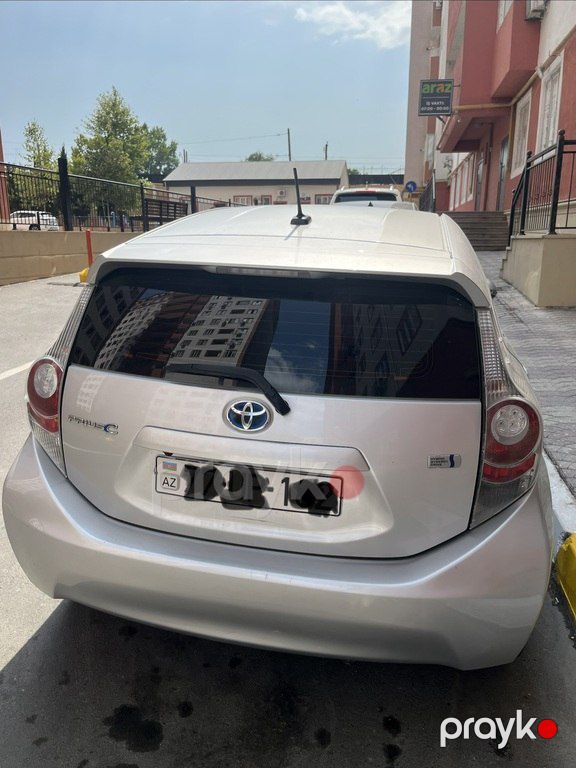 Toyota Prius C, 1.5 L, 0.9 kWh, 2014 il, 160 934 km — Avtomobillər, Bakı (3)
