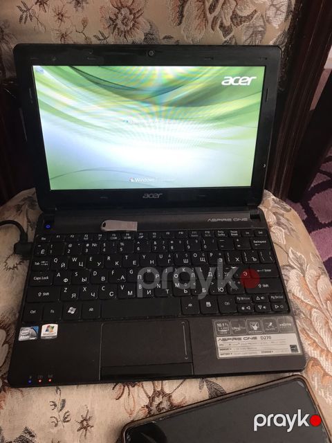 Acer Aspire One D270 netbuku Xüsusiyyətlər: - Ekran: 10.1" LED — Digah
