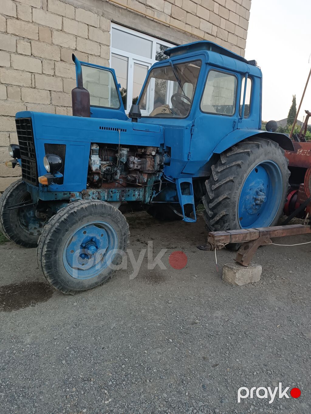 Mavi rəngli MTZ tipli təkərli kənd təsərrüfatı traktoru.İli 1990 — Traktorlar, Masallı (2)
