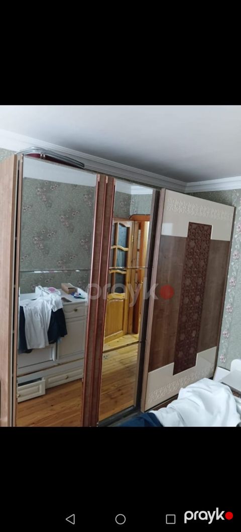 Dolab satilir. Olcu 230 eni Derinlik 60. Hundurluk. 210 *Qiymeti 250 — Bakı