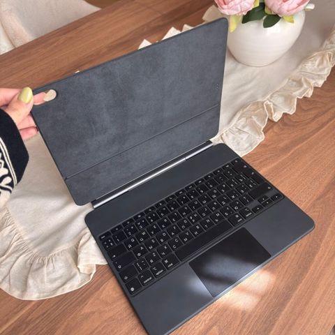 İpad Air 13inch. Ölçüsüne uyğun Magic keyboard. Resmi satış yerinden — Planşetlər üçün aksesuarlar