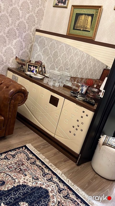 Komod 120azn. Qapilari masin boyasidir. satilir. Unvan Yeni — Bakı