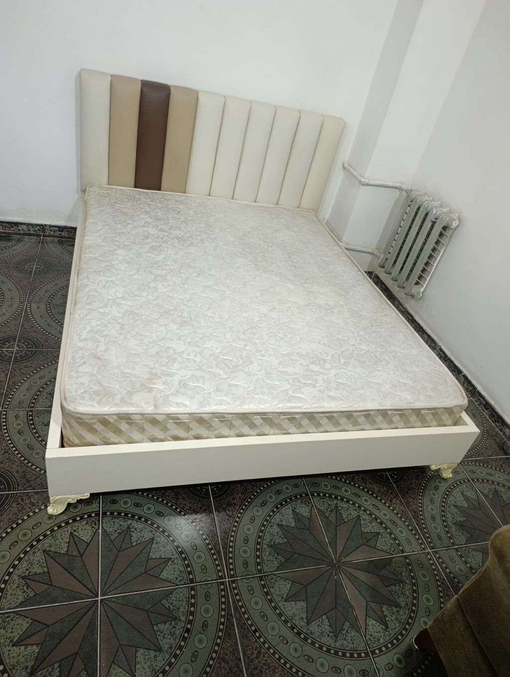 Yataq dəsti satilir.Qiymeti 800 azn Ela vəziyyətdədir. Taxtin bazasi — Mebel, Bakı (2)