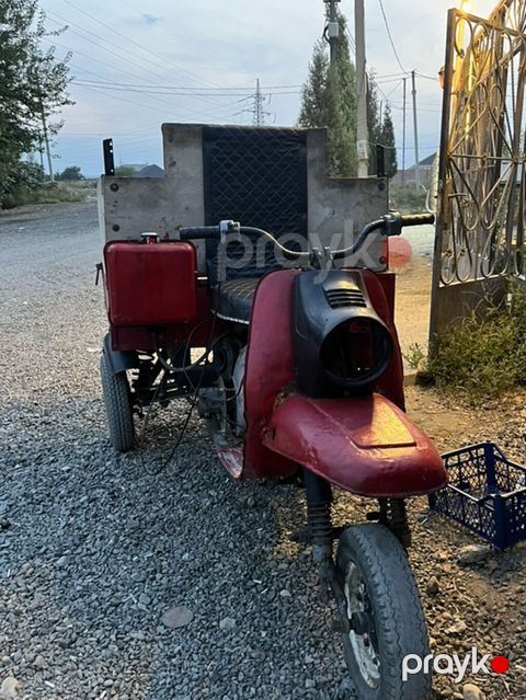 Yük daşımaq üçün üçtəkərli motoaraba - Konstruksiya: Öndə motosiklet — Gəncə