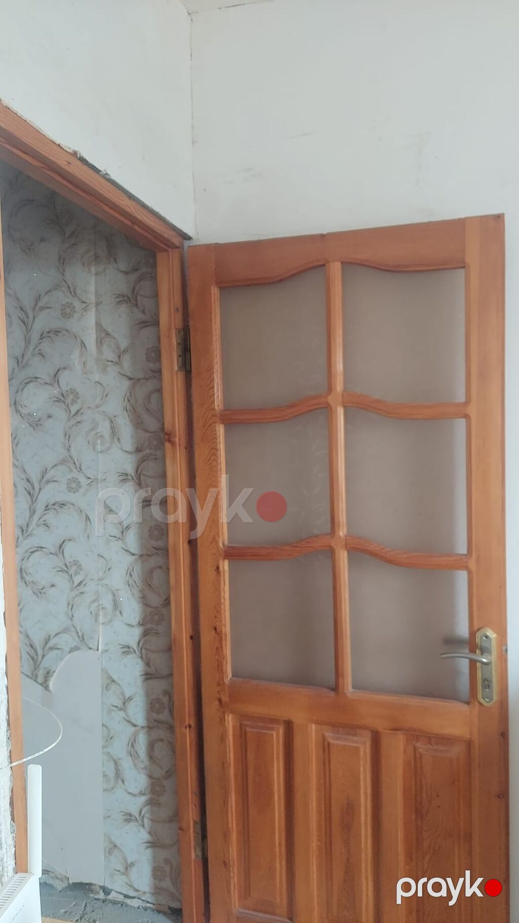 Cütü 80 aznaxta otaq qapısı, şüşəli klassik dizaynda. Qapının üst — Pəncərələr, qapılar, balkonlar, Bakı (2)