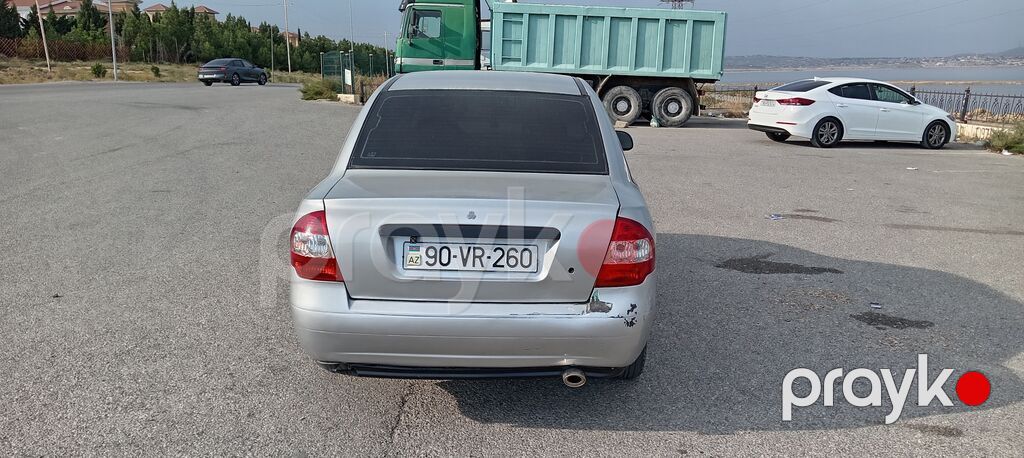Avtomobil: sedan kuzovlu, gümüşü rəng Nömrə seriyası: 90-VR-260 (AZ) — Avtomobillər, Masazır (2)