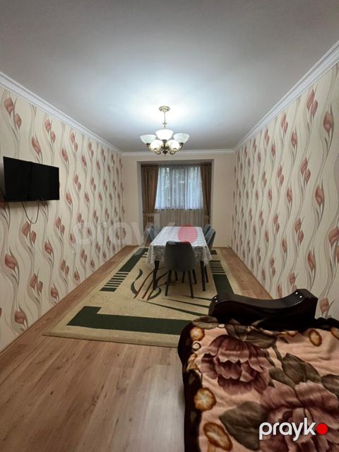 Satılır 4 otaqlı köhnə tikili 140 m² — Bakı