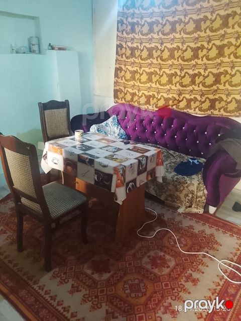 Kirayə verilir: 2 otaqlı sadə mənzil (mebellə) - Otaqlar: qonaq otağı — Bakı