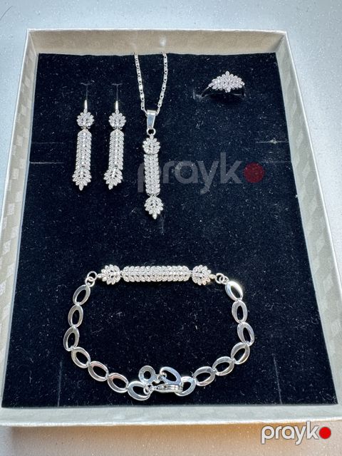 Bijuteriya dəsti Xuping Jewelry Kulonlu zəncir və qolbaq və sırğa və üzük 2026-886124 — Bakı