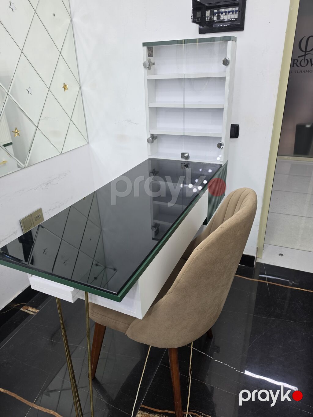 Gözəllik salonları və studiyalar üçün ideal iş stolu və vitrinli modul — Salon mebeli, Bakı (2)