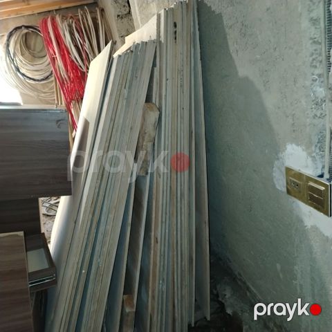 Üstdən çıxma diktlər yaxşı təmiz vəziyyətdədir sınıgı çürüyü yoxdur — Digah
