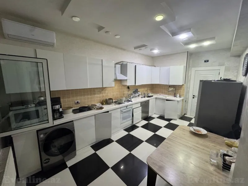 Satılır 4 otaqlı Mənzil Yeni tikili 170 m² Bakı, Nəsimi r., 20 Yanvar m., 5-ci mikrorayon — Mənzil, Bakı (3)