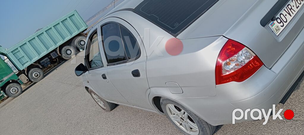 Avtomobil: sedan kuzovlu, gümüşü rəng Nömrə seriyası: 90-VR-260 (AZ) — Avtomobillər, Masazır (6)