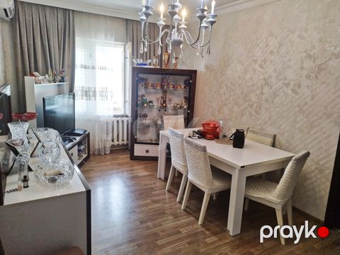 Satılır 5 otaqlı köhnə tikili 100 m² — Bakı