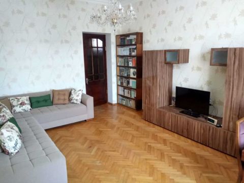 Satılır 2 otaqlı köhnə tikili 65 m² — 235 000 ₼ · Bakı · Mənzil Satılır 2 otaqlı köhnə tikili 65 m² — Bakı