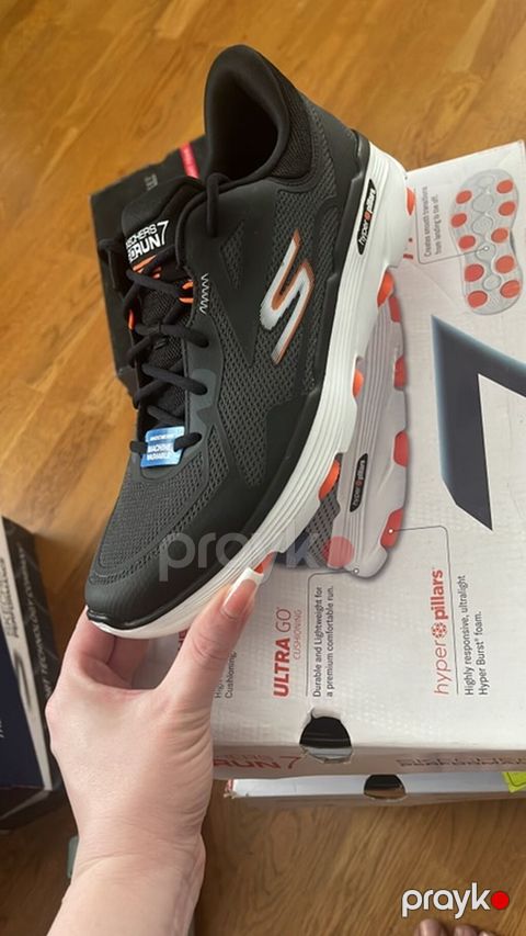 Skechers GOrun 7 kişi qaçış krosovkası - Rəng: qara/boz, narıncı — Bakı
