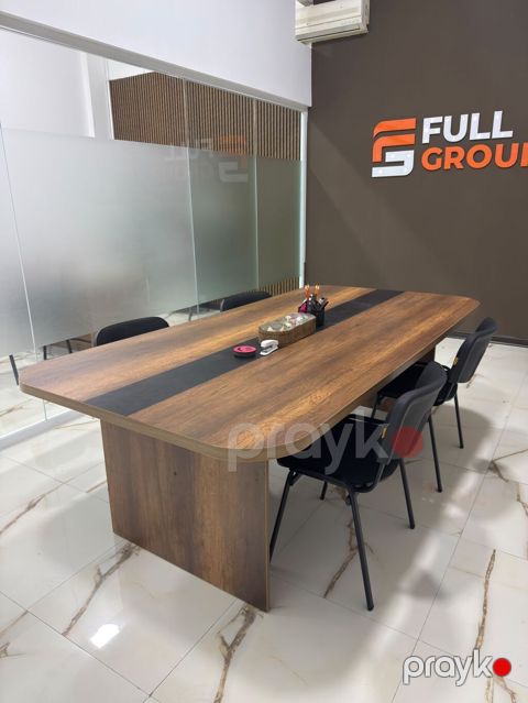 Konferas stolu 4 stulu 750 azn satılır. Stullar ayrı 1-in 25m — Bakı