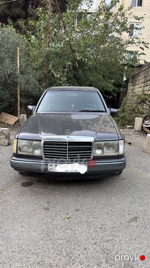 Mercedes-Benz 260: 2.6 l Sedan — Bakı