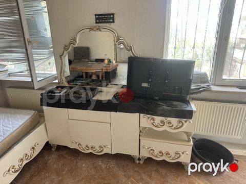 Klassik üslubda yataq otağı mebel dəsti Tərkibi: - İki nəfərlik — Masazır