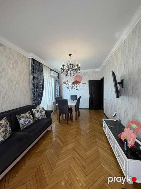 Satılır 2 otaqlı köhnə tikili 65 m² — Bakı
