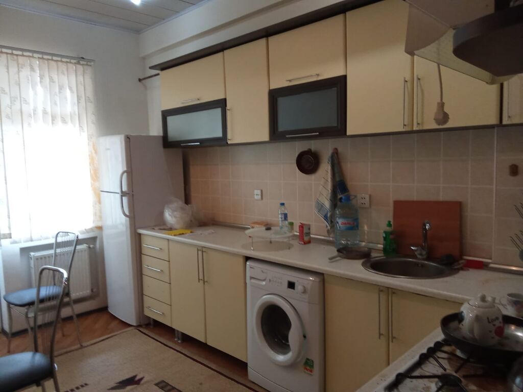 Xetai Metrosu yaxınlığında Qazaxıstan Sefirliyinin yani Aga Sentrlə uz — Qonaq otağı üçün, Masazır (5)