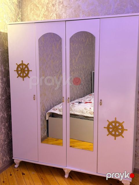 Dolab satılır 200₼. Heç bir problemi yoxdur.Ünvan zirə — Bakı