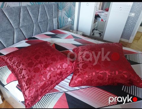 Qırmızı dekorativ yastıq üzlükləri dəsti qaşqaldaq tükündın yastıalar — Digah