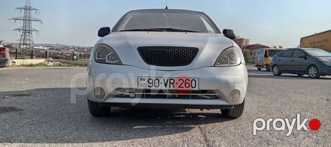 Avtomobil: sedan kuzovlu, gümüşü rəng Nömrə seriyası: 90-VR-260 (AZ) — Masazır