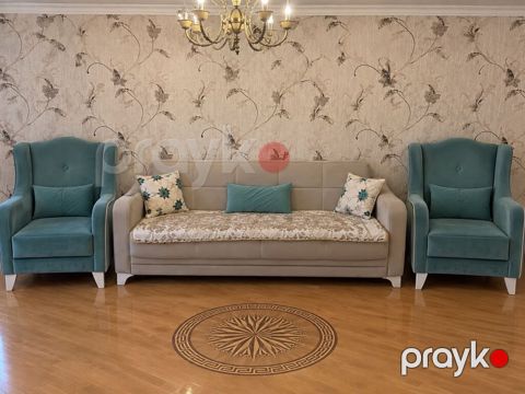 Divan kreslo dəsti satılır 550₼. Açılır bazası var. Ünvan — Bakı