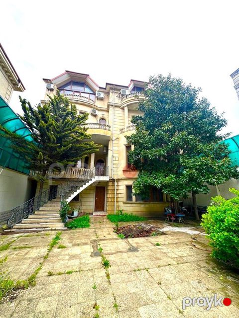 Satılır 16 otaqlı həyət evi/bağ evi 1200 m² — Bakı