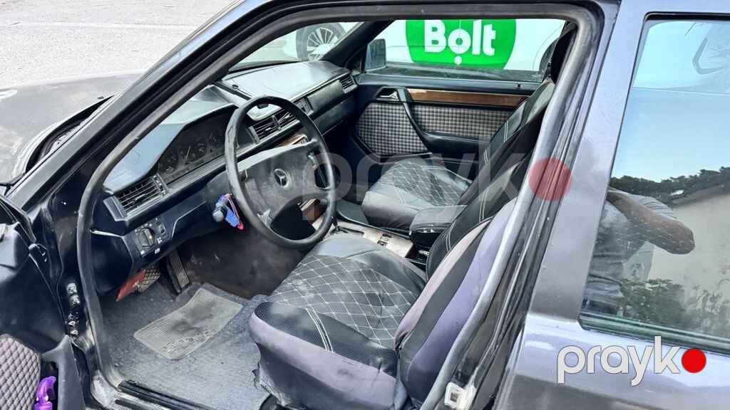 Mercedes-Benz 260: 2.6 l Sedan — Avtomobillər, Bakı (9)