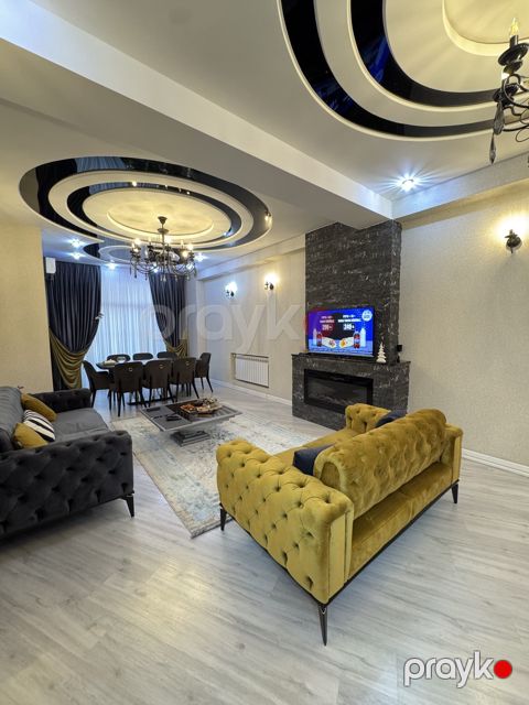 Satılır 4 otaqlı yeni tikili 200 m² — Bakı