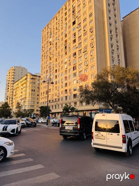 Satılır 3 otaqlı köhnə tikili 90 m² — Bakı