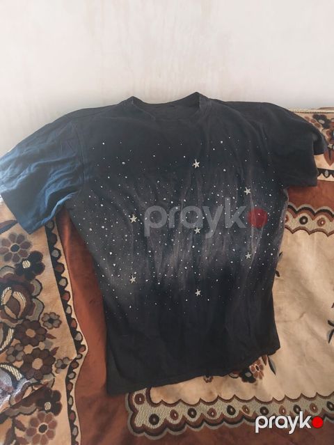 Qadınlar üçün iki hissəli dəst – qara t‑şört və şalvar. - Rəng: qara — Bakı