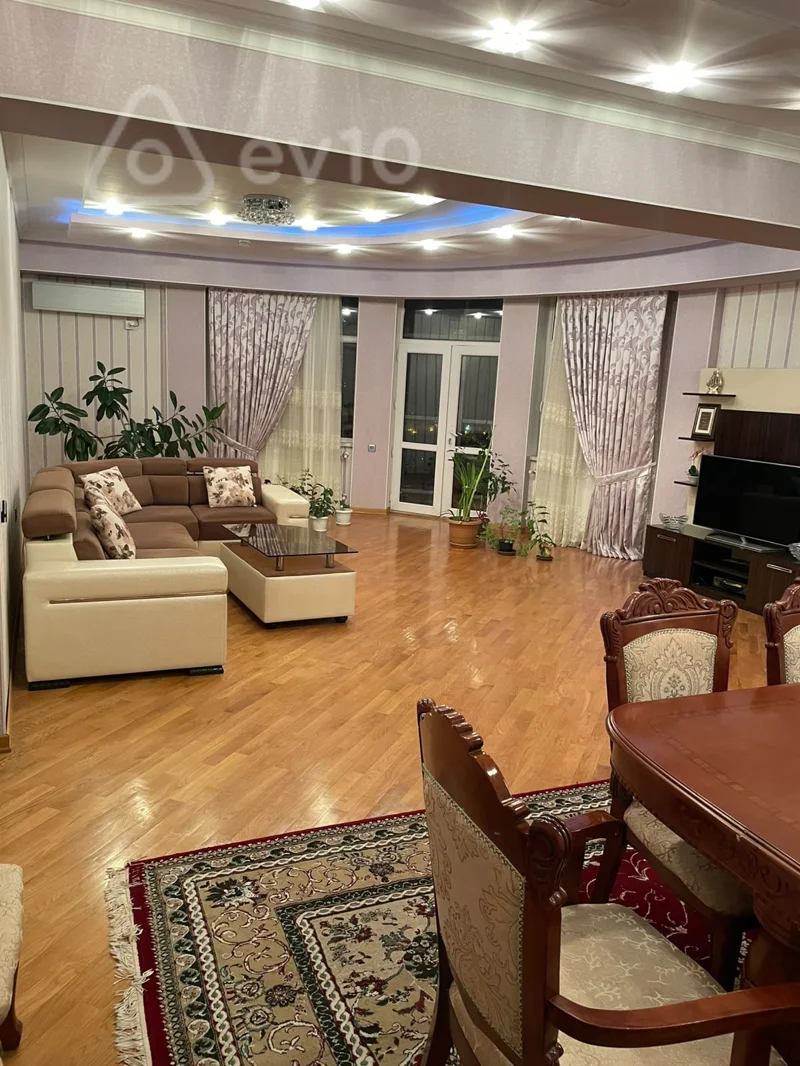 6 otaqlı mənzil, 300 m², Ənvər Hüseyinov küçəsi — Mənzil, Bakı (2)