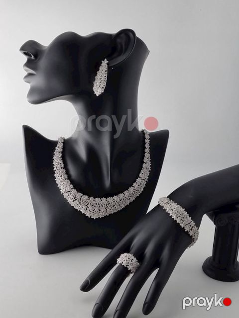 Bijuteriya dəsti boyunbağı və qolbaq və sırğa və üzük PN230184_0115SN büllur — Bakı