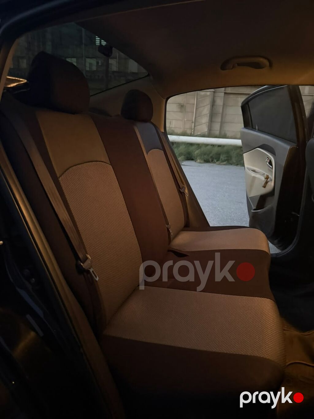 Kia Rio sedan – qara rəng, Azərbaycan nömrə nişanı “88 CH 751” — Avtomobillər, Bakı (6)